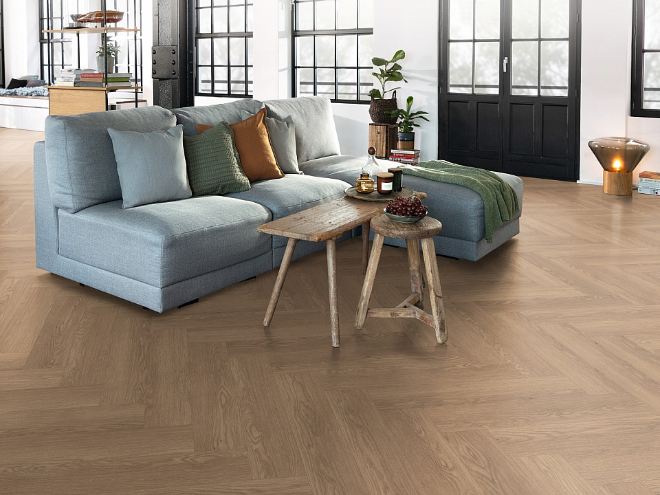 EGGER Nature sense herringbone 32 Dub baronia hnědý EL2134