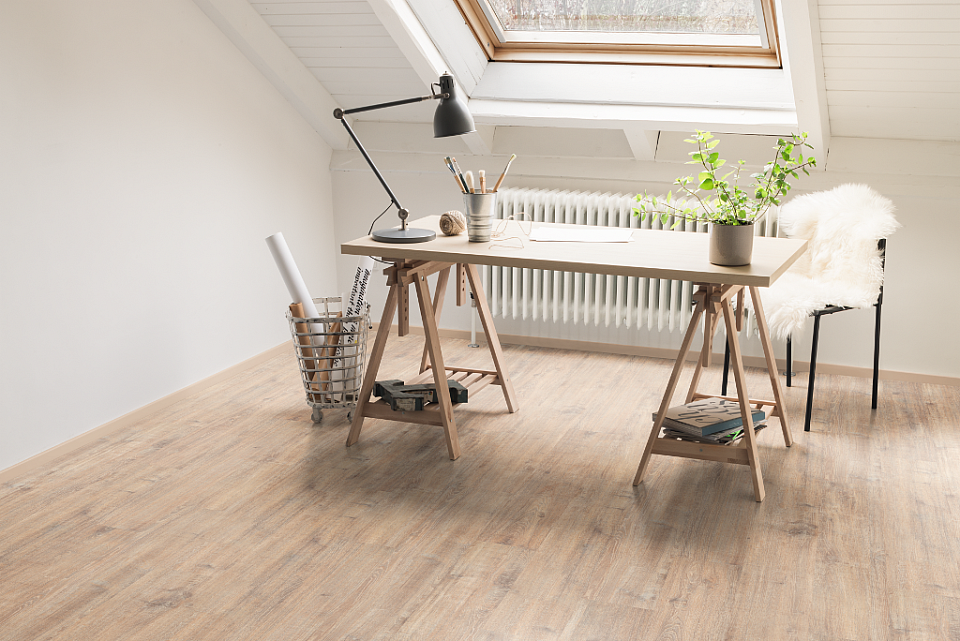 EGGER Basic 31 Dub woodwork EL2700