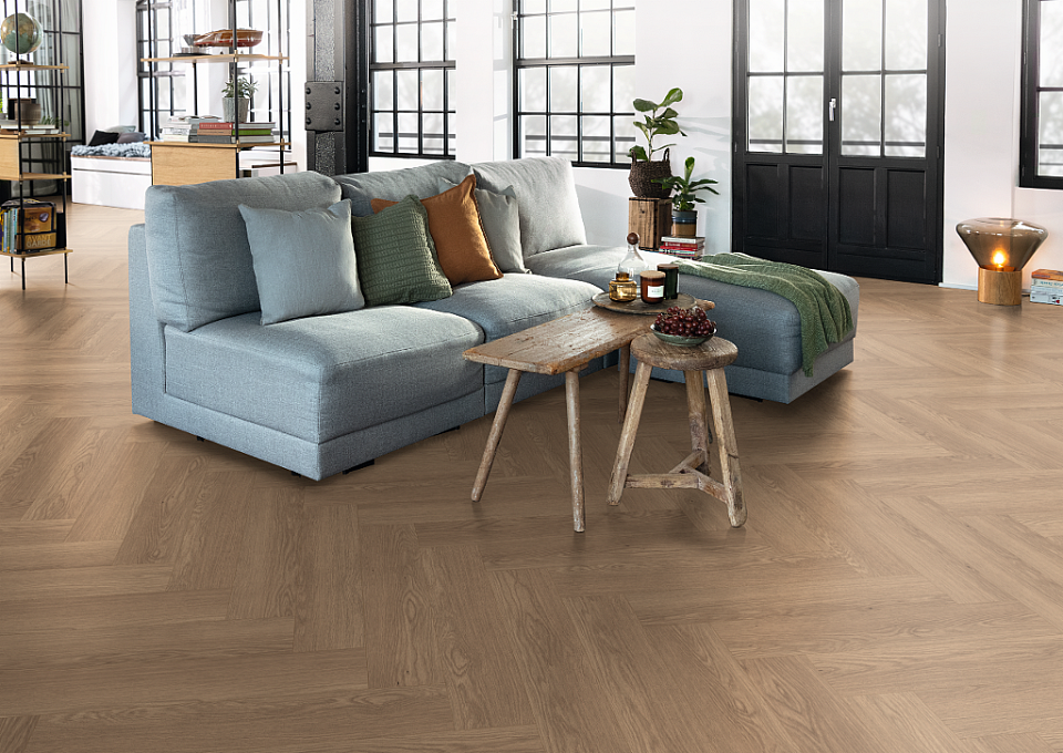 EGGER E-motion herringbone 32 Dub baronia hnědý EL2134