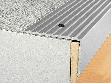 Schodový profil 65 x 42 mm (šroubovací)