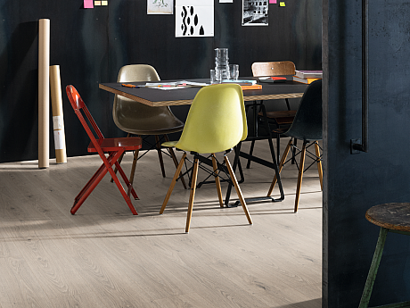 EGGER E-motion aqua plus Dub treviso šedý EL2184